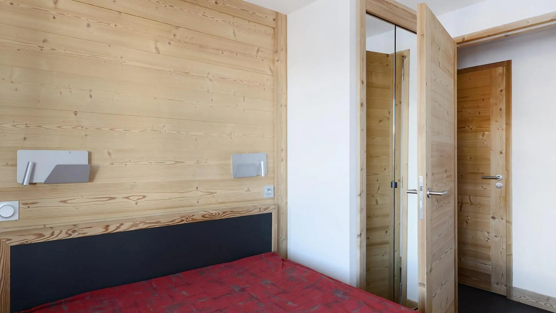 Appartement Renove Avec Retour Ski Aux Pieds, Balcon Et Parking Gratuit - Fr-1-181-1924 La Plagne-Tarentaise 0*,  فرنسا